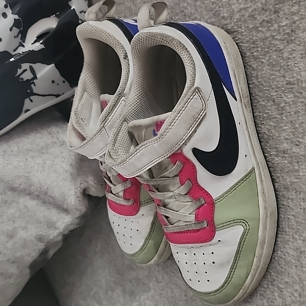 Nike shoes girls